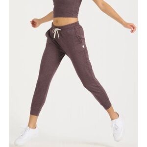 Vuori Performance Jogger Size M Cropped Smoked Plum Pockets Soft Athleisure